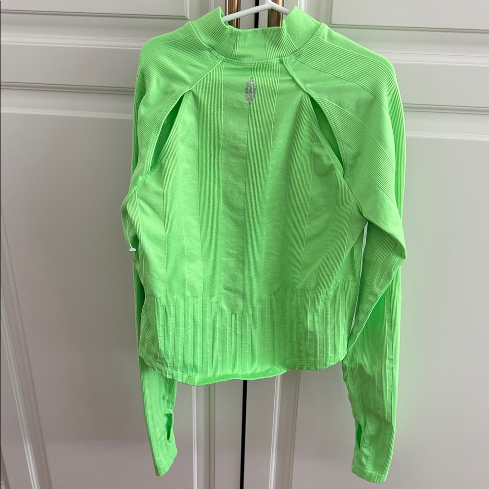 FP Movement Vibrant Green Long Sleeve fitted Top w/back slits NWOT XS/S